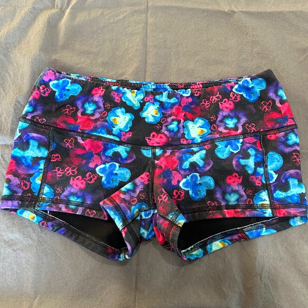 FLEO athletic / booty shorts. Size Medium